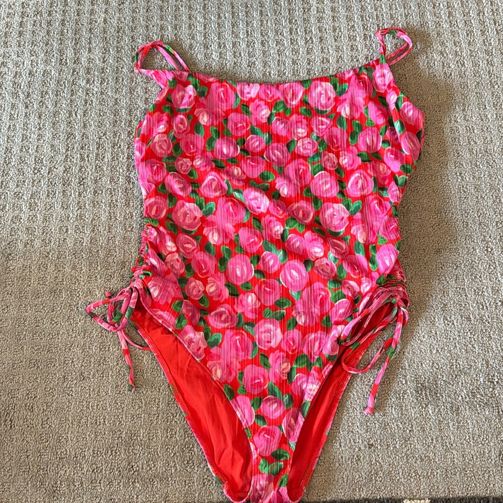 Show Me Your Mumu || Maldives One Piece